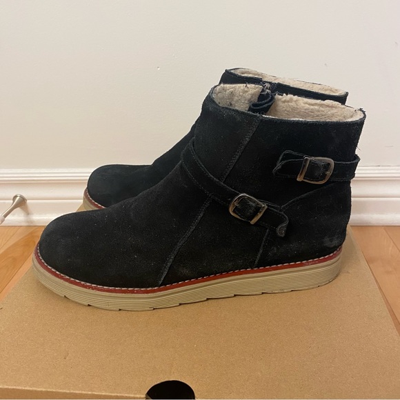 Royal Canadian Winter Boot - Picture 2 of 7